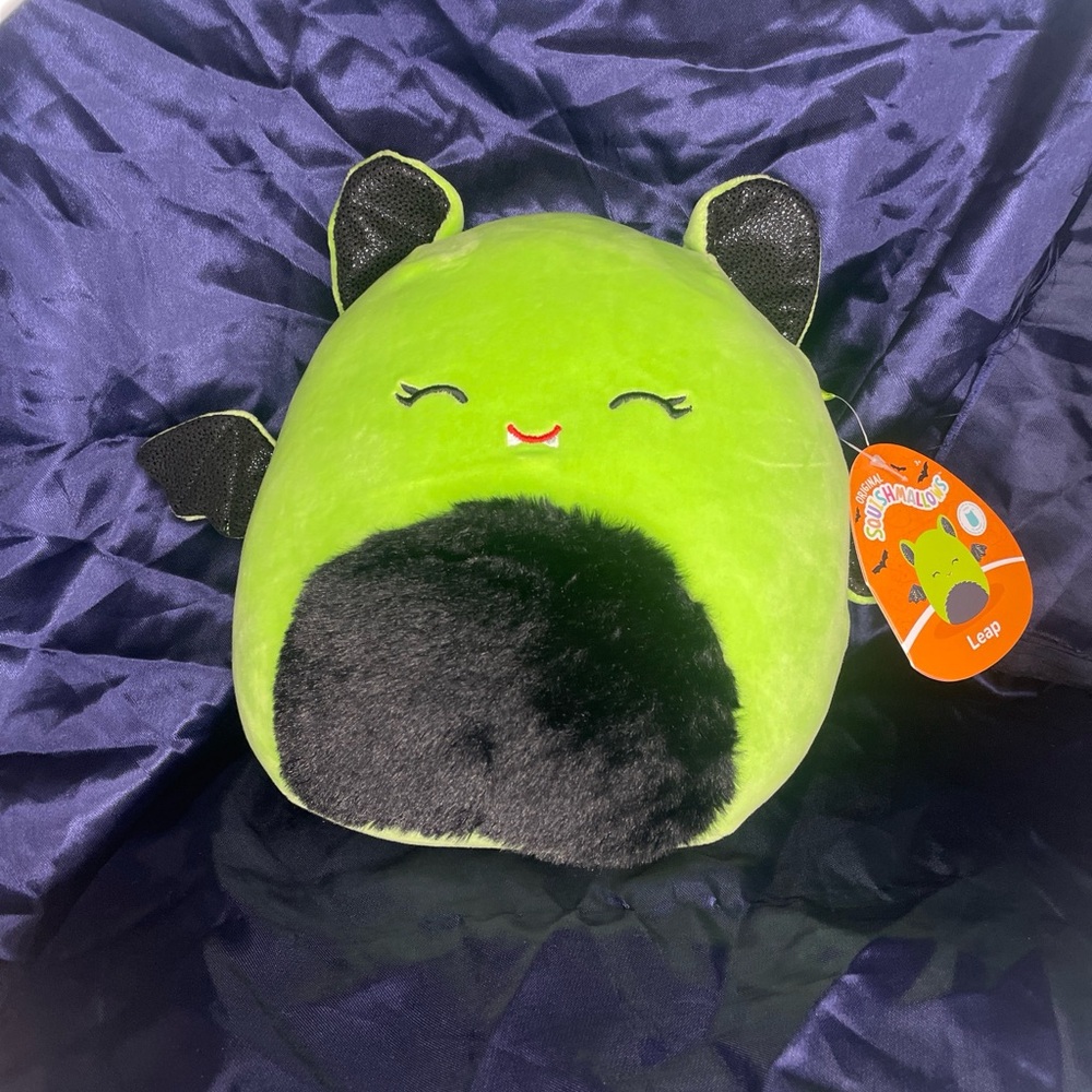 ✨BNWT FTM Leap the bat Squishmallow 8 inch🦇✨🔮